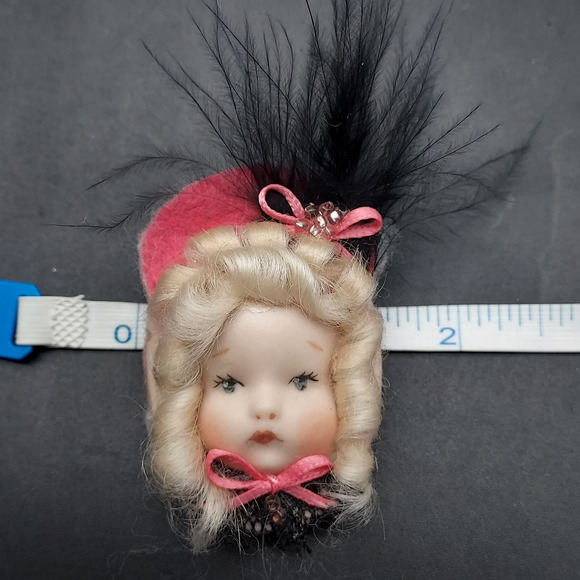 Lady Head Brooch with Faux Fur Thriller Face Artisan Handcrafted - Picture 8 of 10